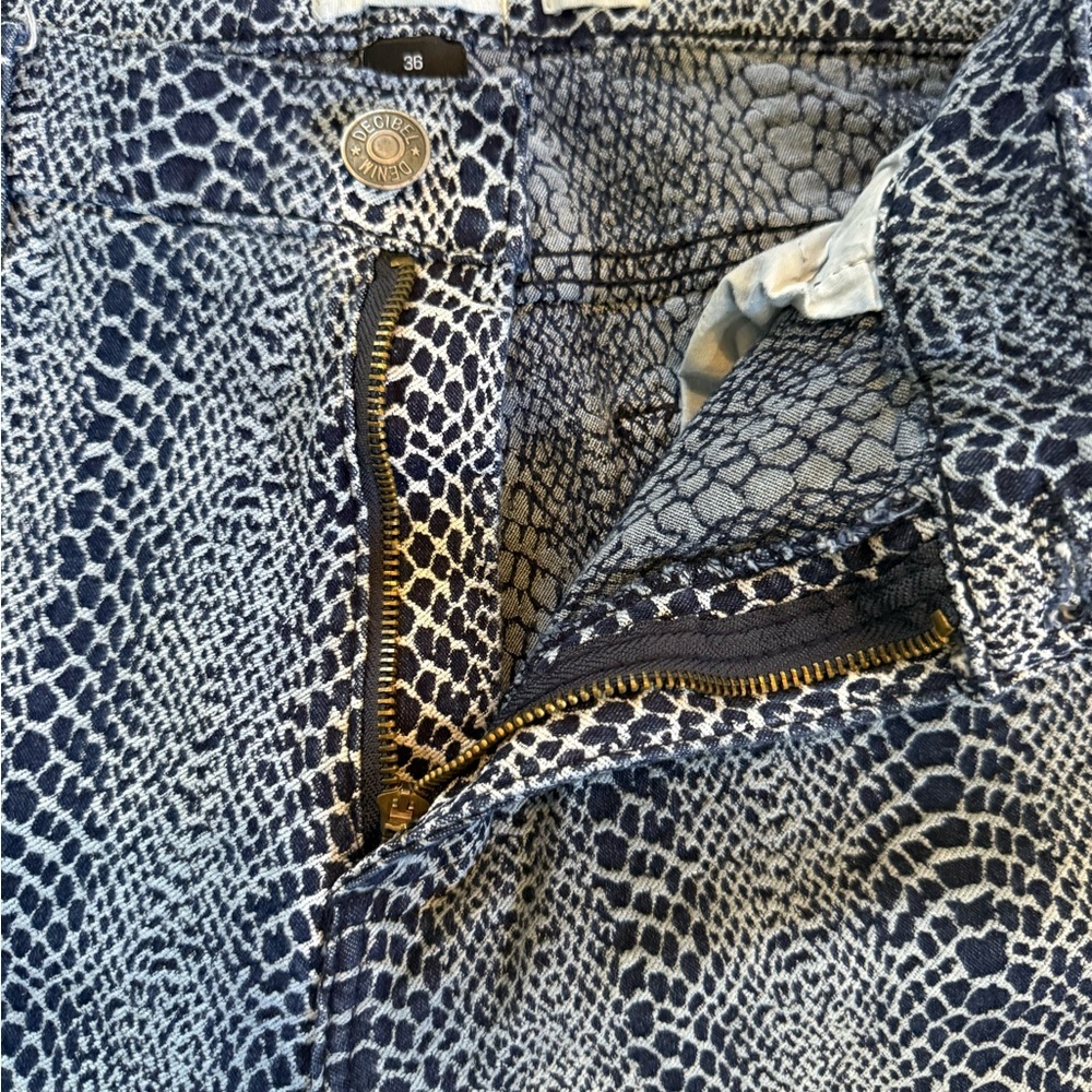 Men’s Decibel snakeskin print stretchy denim shorts EUC Size 36 - Picture 3 of 10